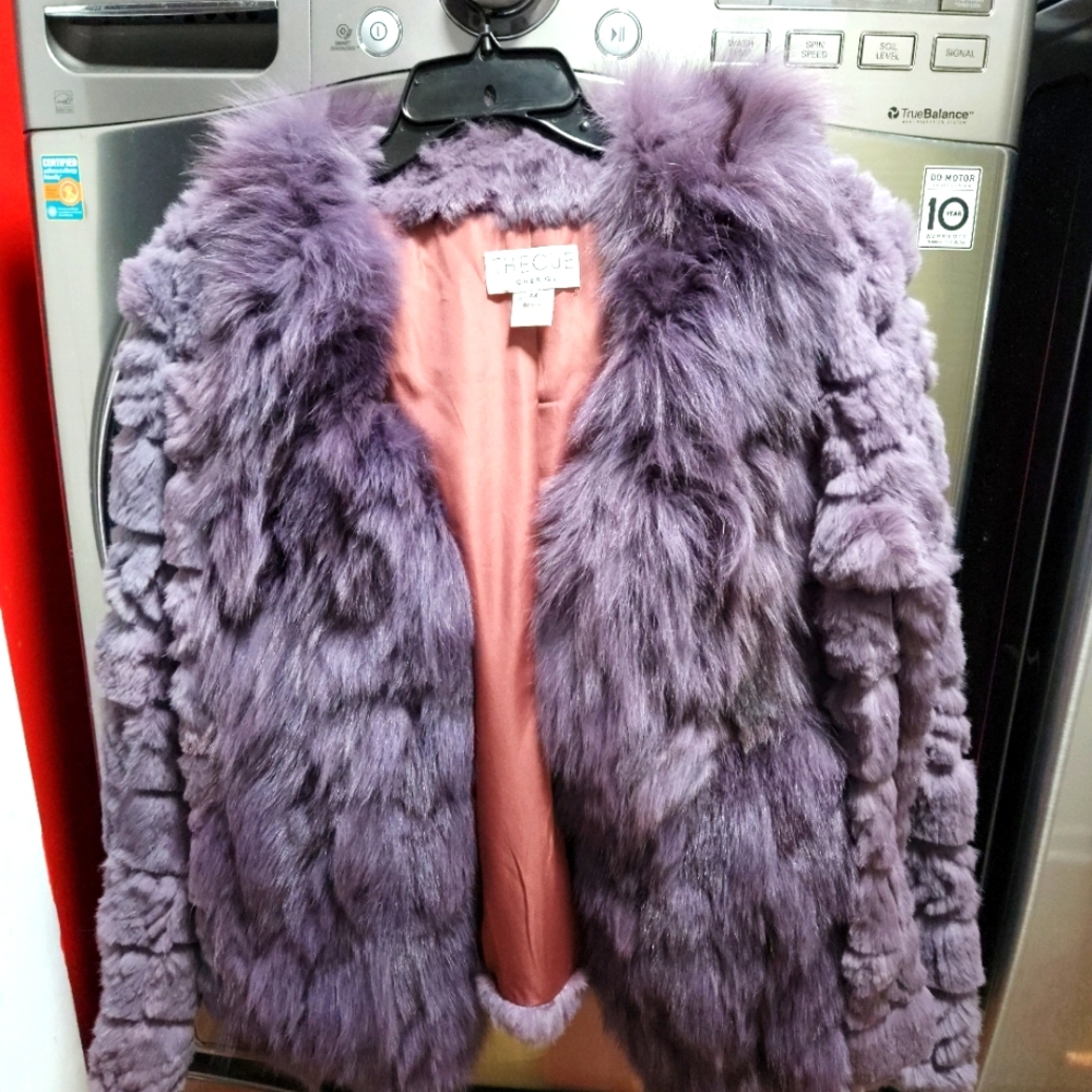 Fabulous  Mixture of 100% Fox around the collar and 100% Rabbit of body